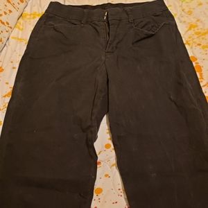 Womens Falls Creek Black Dress Pants. Size 6 available. 99% Cotton 2% Spandex